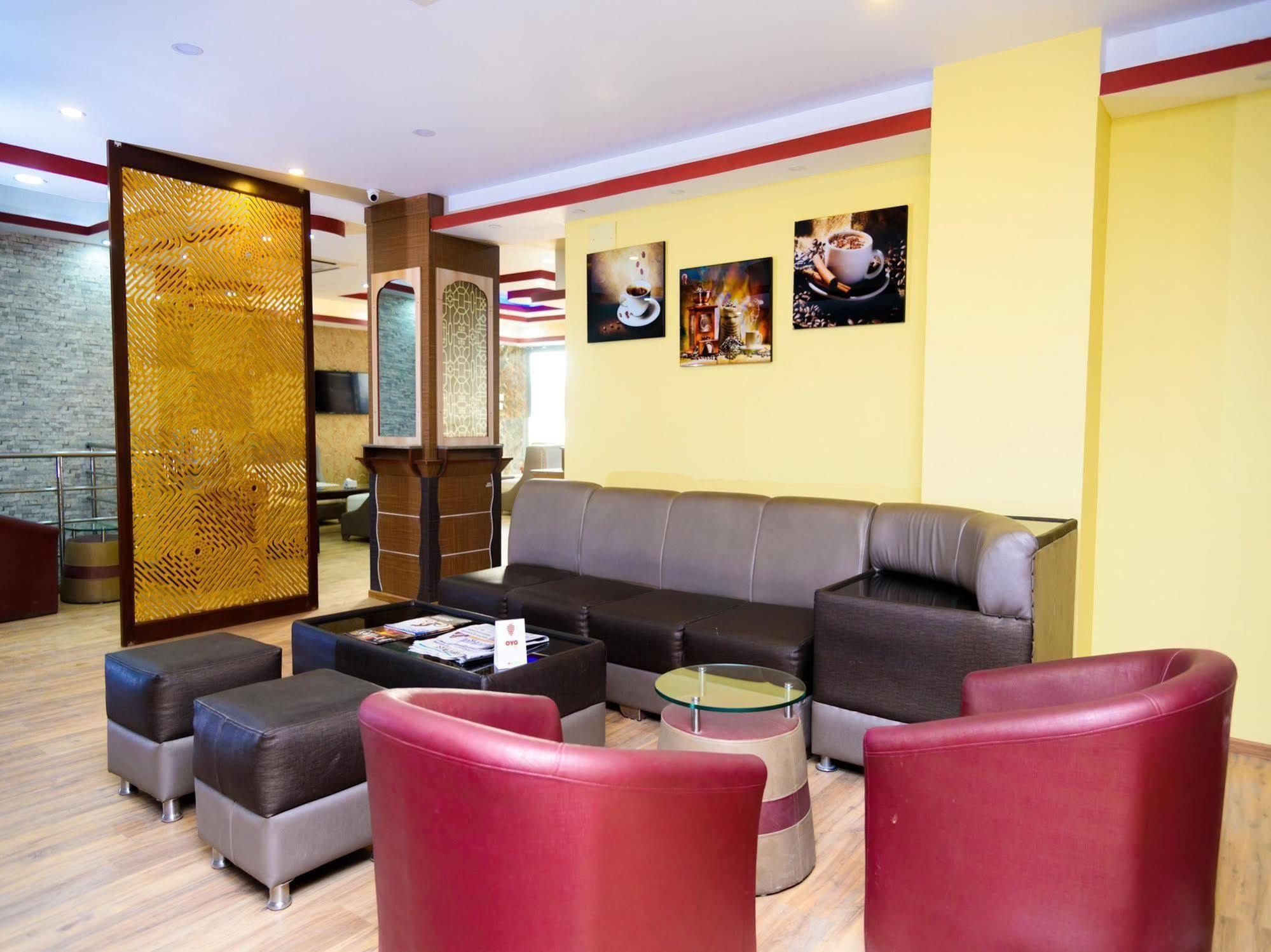 Oyo 105 Hotel Travel Inn 加德满都 外观 照片