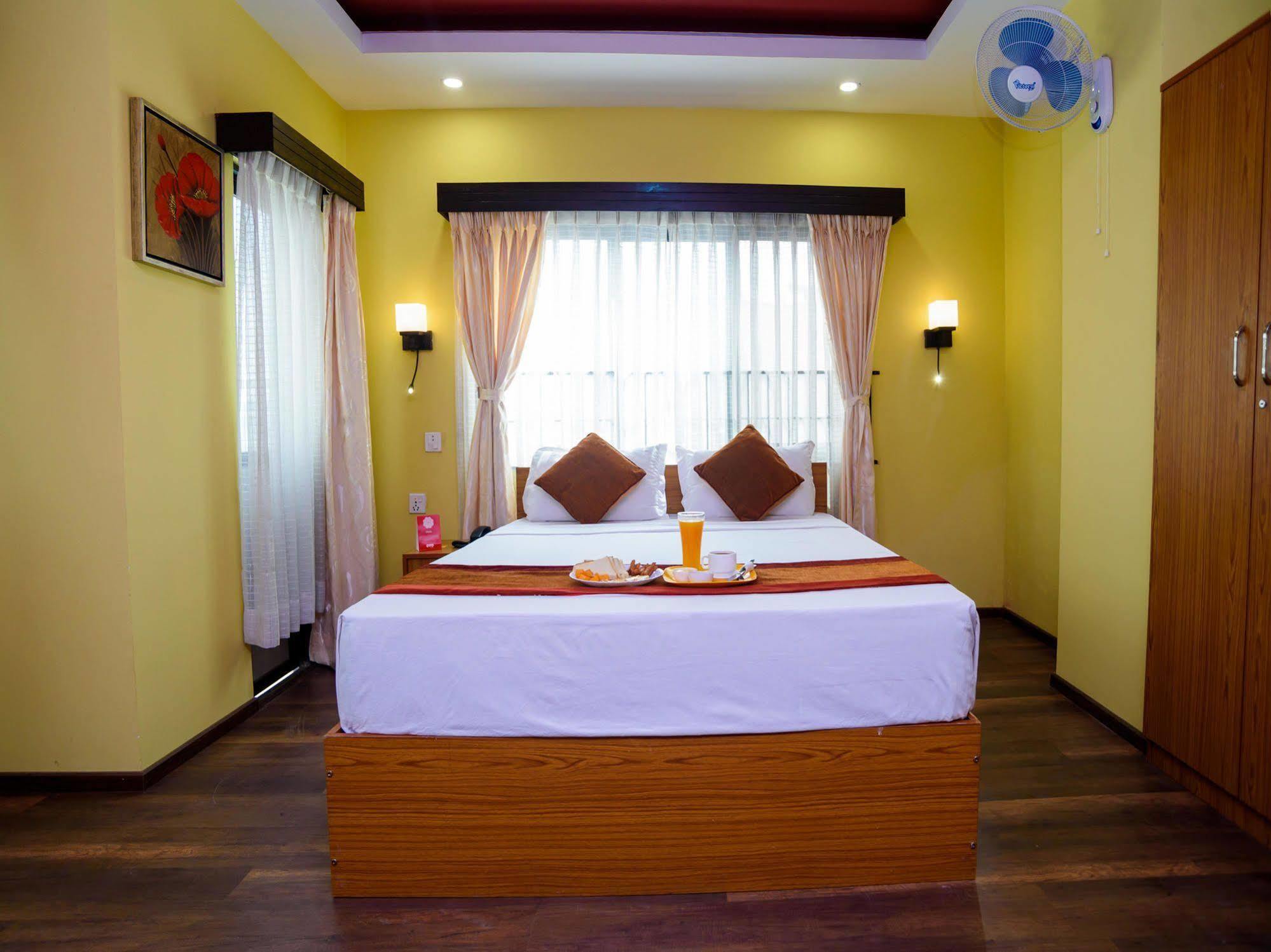 Oyo 105 Hotel Travel Inn 加德满都 外观 照片