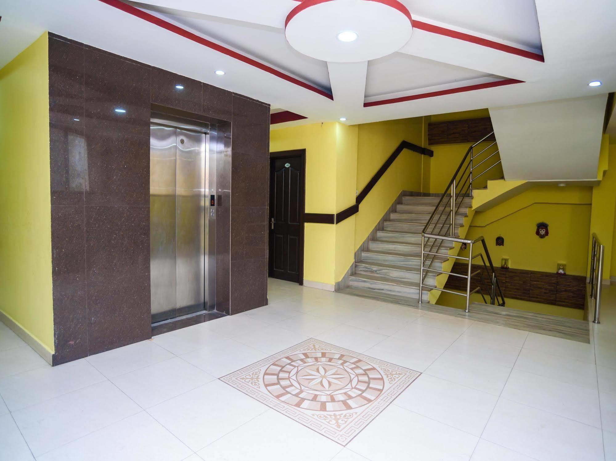 Oyo 105 Hotel Travel Inn 加德满都 外观 照片